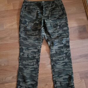 a.n.a Camouflage Ankle Pants With Pockets.